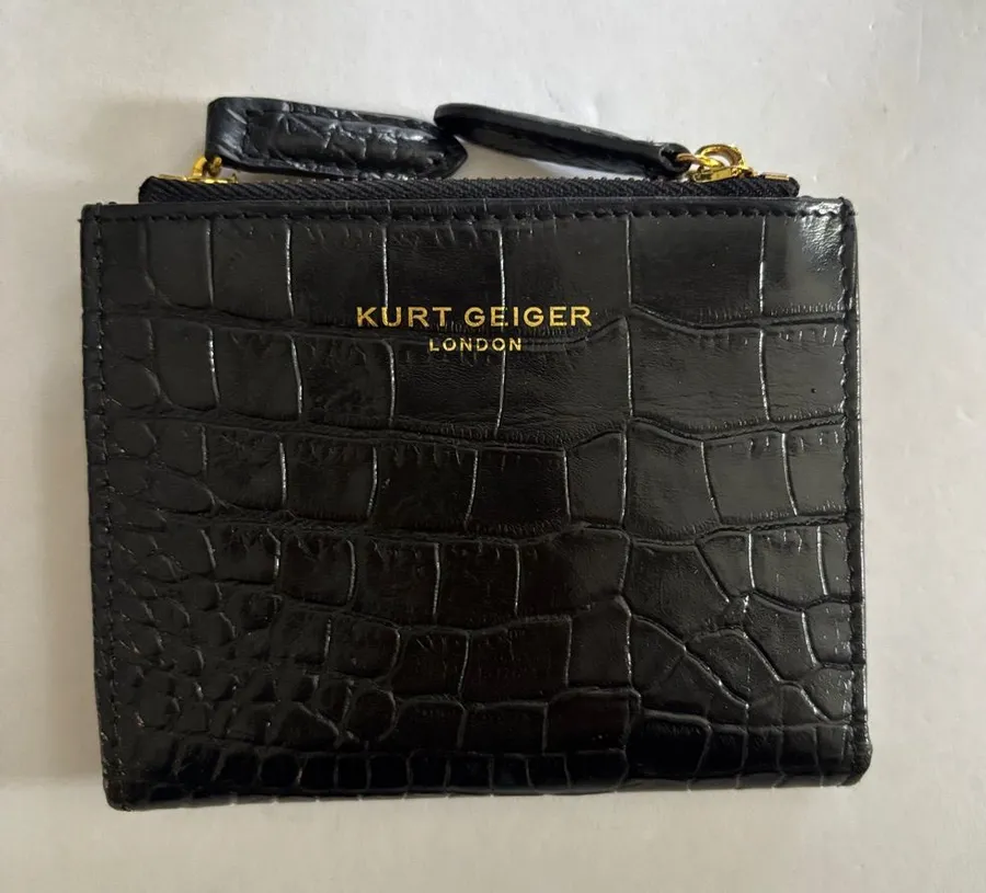 KURT GEIGER BLACK EMBOSSED LEATHER WALLET SNAP CLOSURE 2 GOLD TONED ZIP POCKETS