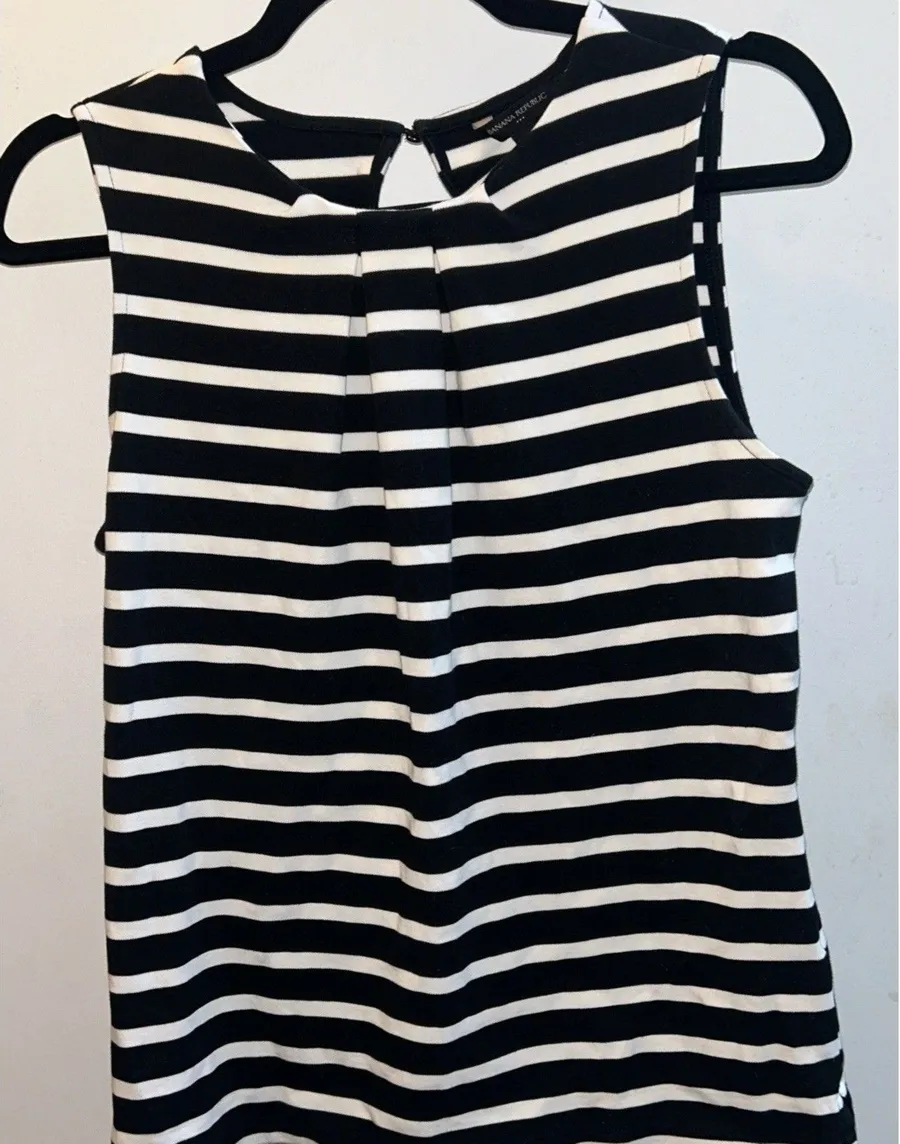 BANANA REPUBLIC Women's Sz S Striped Pleated Tank Black White Classic Preppy Top