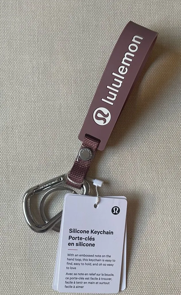Lululemon silicone keychain - Spiced Chai/Light Ivory