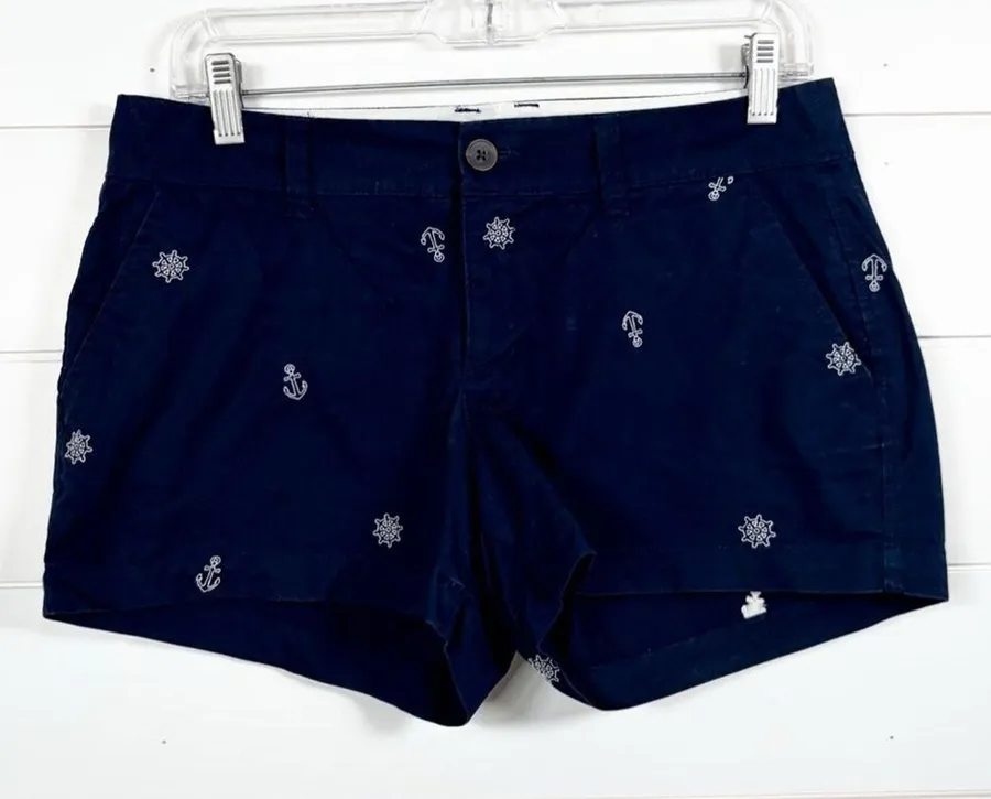 Old Navy Women's White Nautical Anchor and Ship Wheel Chino Shorts Blue Size 4