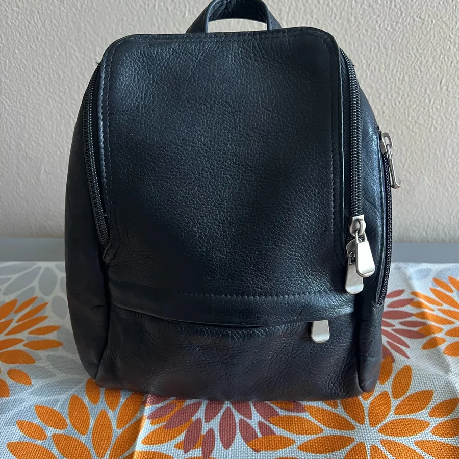 Le Donne Black Soft Leather Backpack