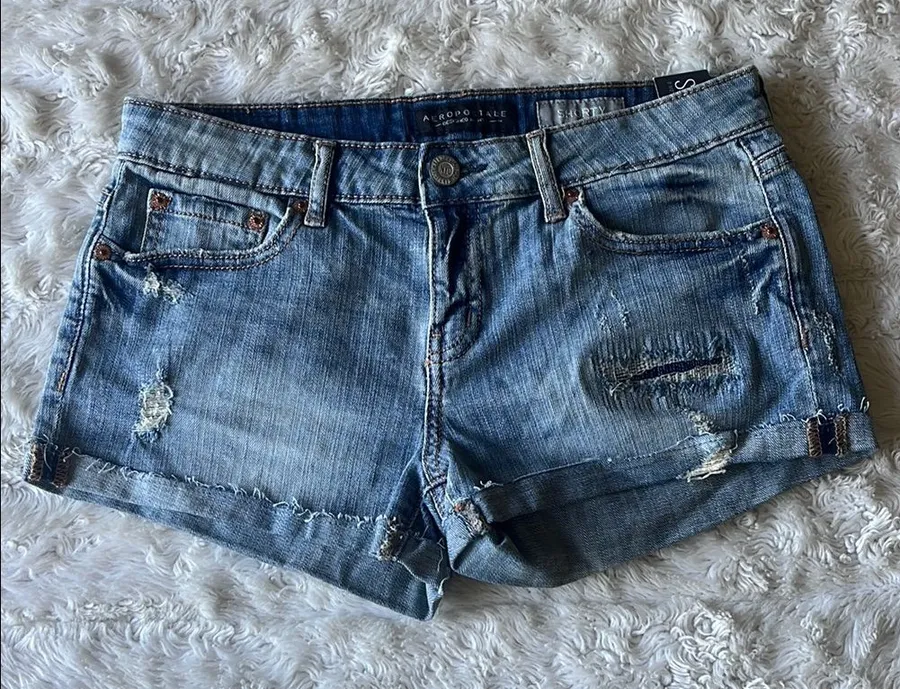 American Eagle Outfitters Blue Jean Shorts Woman’s Size 6 NWT