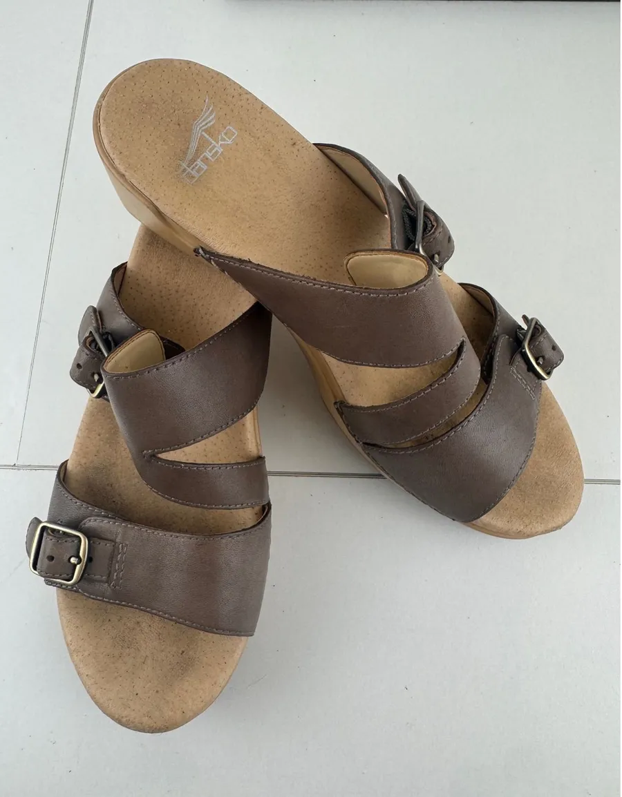 Dansko Women Brown Leather Wedge Sandals Buckle Ankle Strap Comfort Size 36 5.5