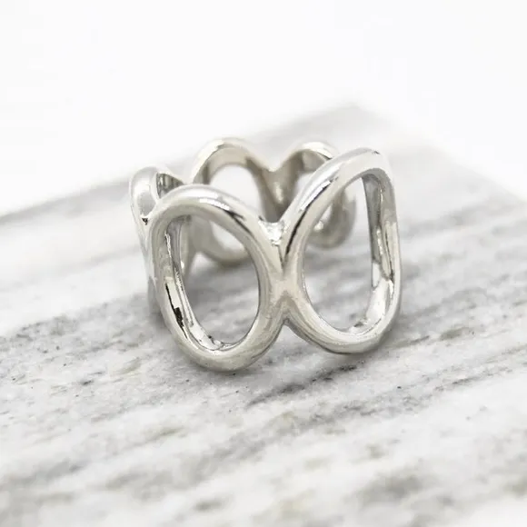 Size 6 Silver Oval Abstract Ring
