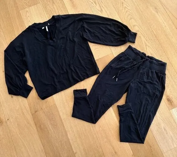 Travis Matthew - VIP Treatment Cloud Top and Joggers in Black