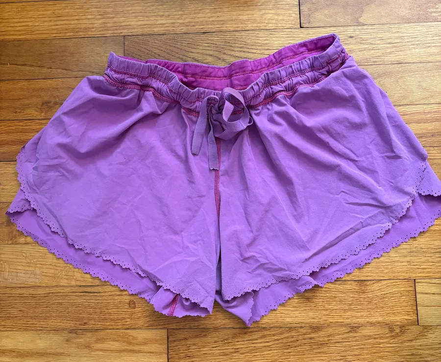 Lululemon Hit It Shorts Magenta Scalloped Hem Size 10