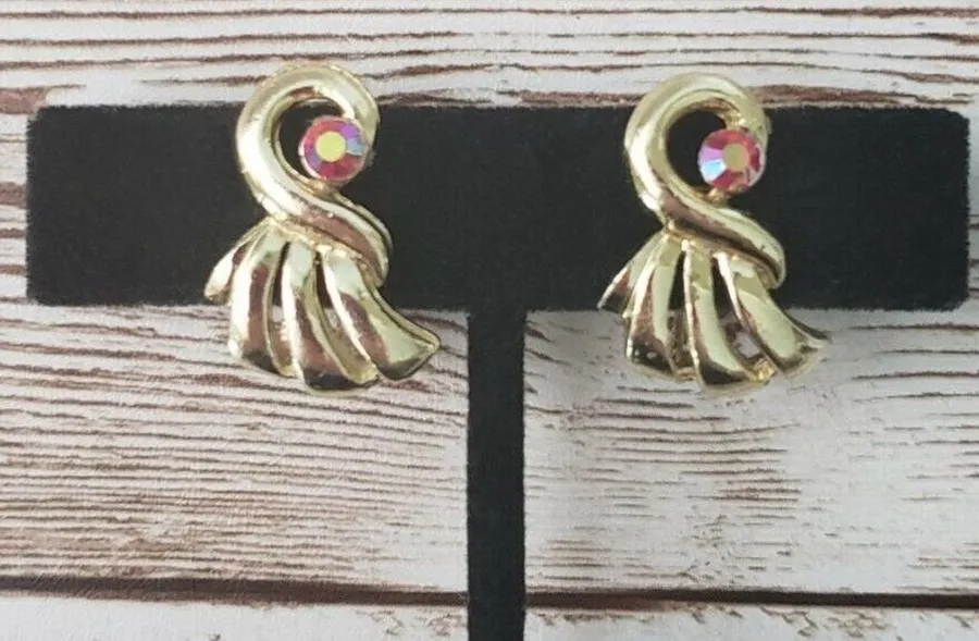 Vintage Screw On Earrings Gold Tone with Red/Pink Iridescent Gem