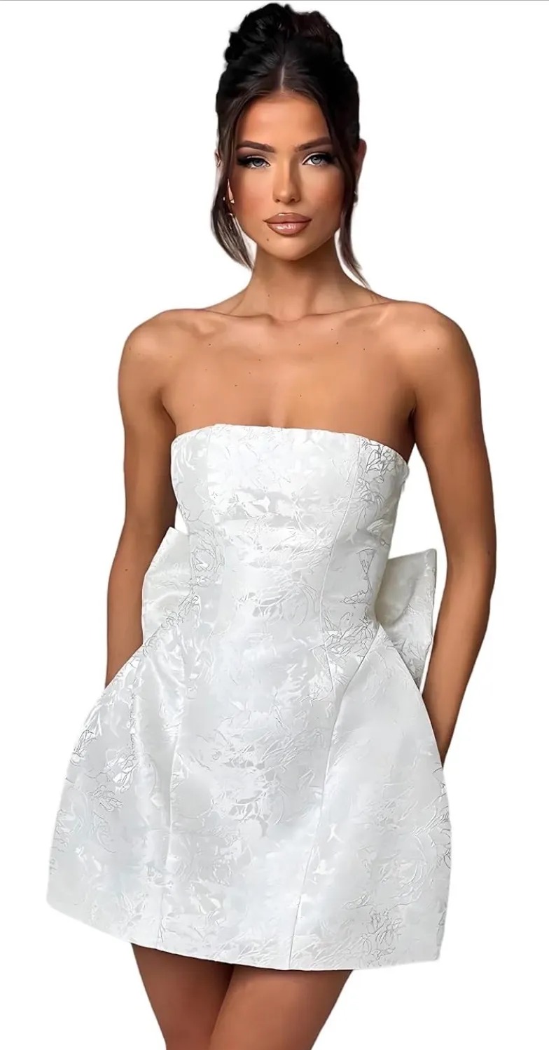 Gorgeous white dress with large detachable bow and pocket Size 18
