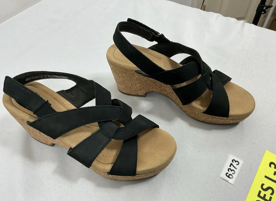 Womans Clarks Platform Wedge Sandals Size 10 M Black Strappy Open Toe Slingback