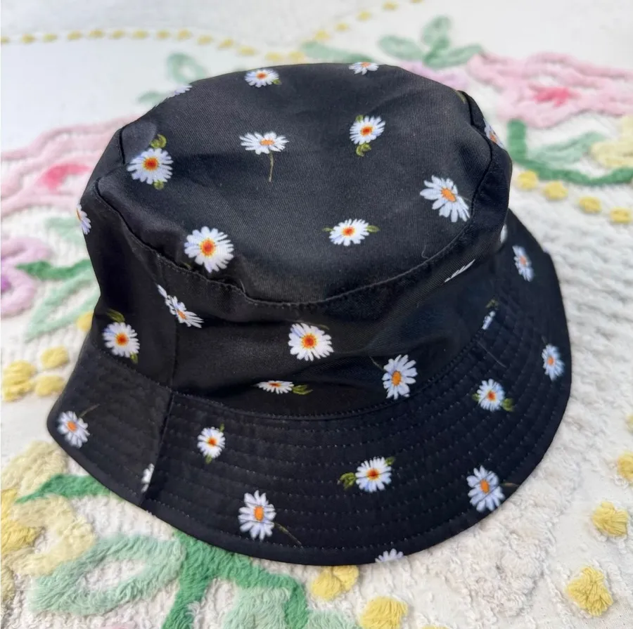 Alice + Olivia Daisy Floral Bucket Hat Black White Stacey Bendet Sun Hat