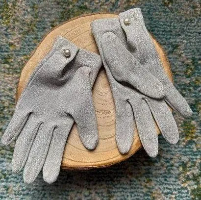 Vintage silver metallic stretch gloves with pearl button closure, size XS small
