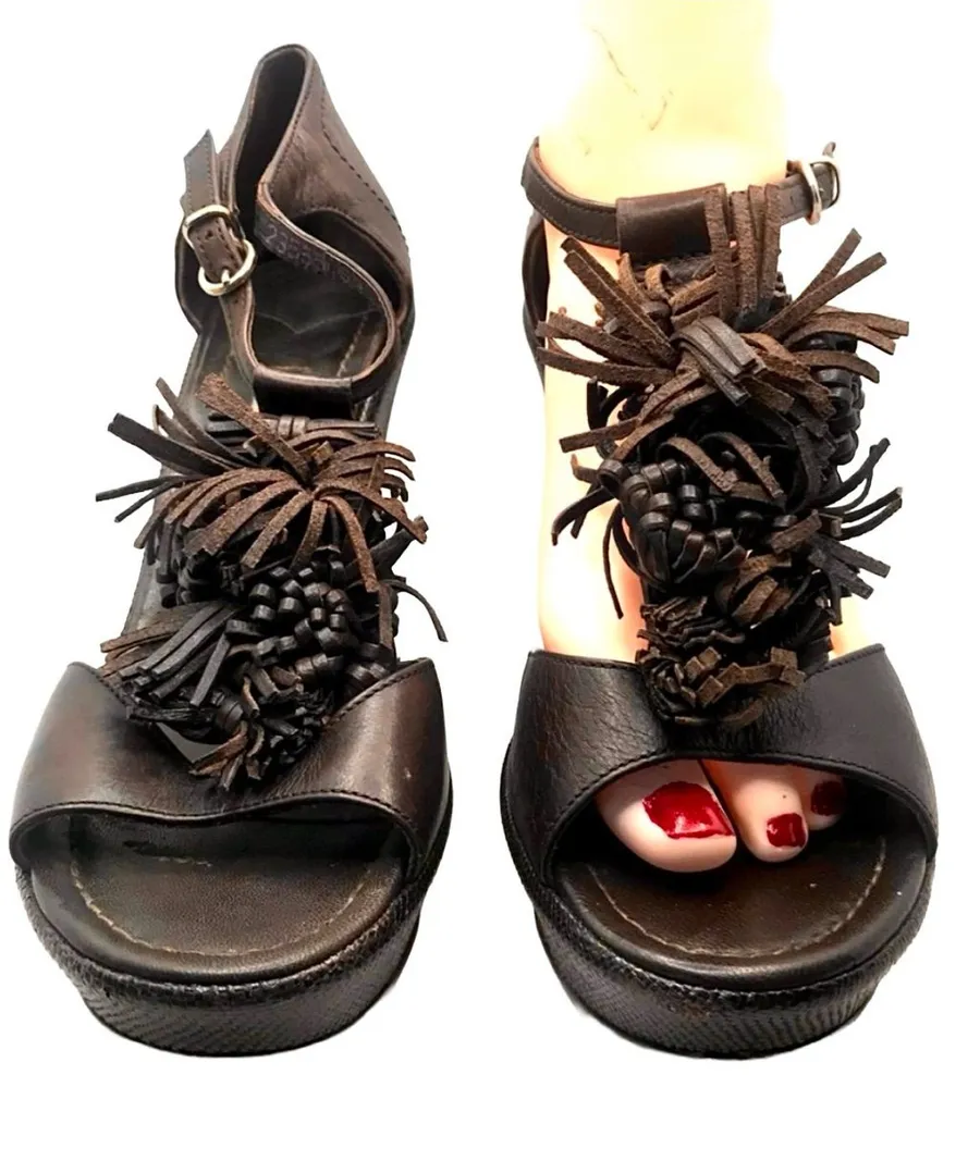 JANET & JANET CHOCOLATE BROWN LEATHER WEDGE HEEL ITALIAN SANDALS W/FRINGE (39) Size 8