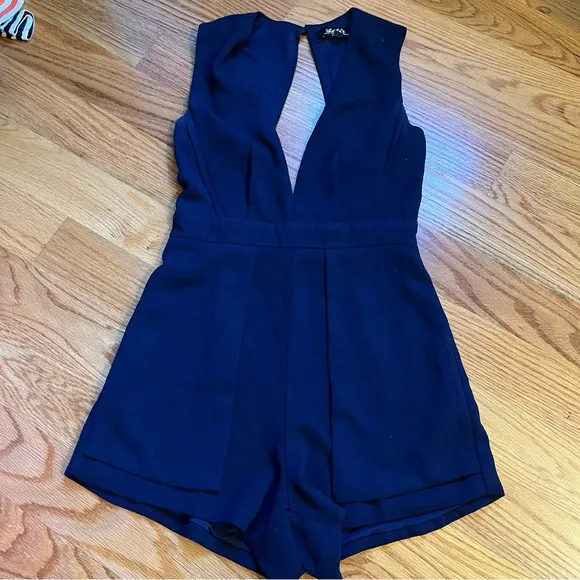 Lulu’s navy blue v-neck romper size small