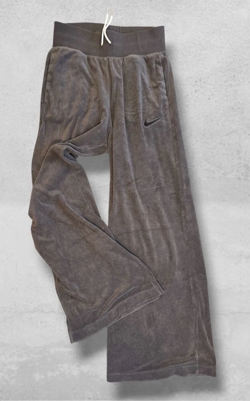 Nike Velour Wide Leg Sweatpants Charcoal Grey Plush Pants DV7836-060 Size Small