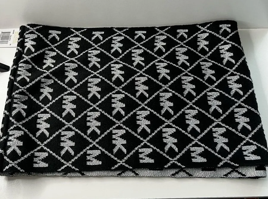 NWT Michael Michael Kors Infinity Scarf Black