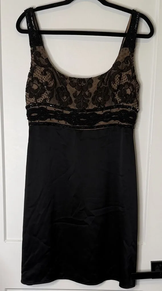 Badgley Mischka Elegant Black beaded lace cocktail dress - Size 8