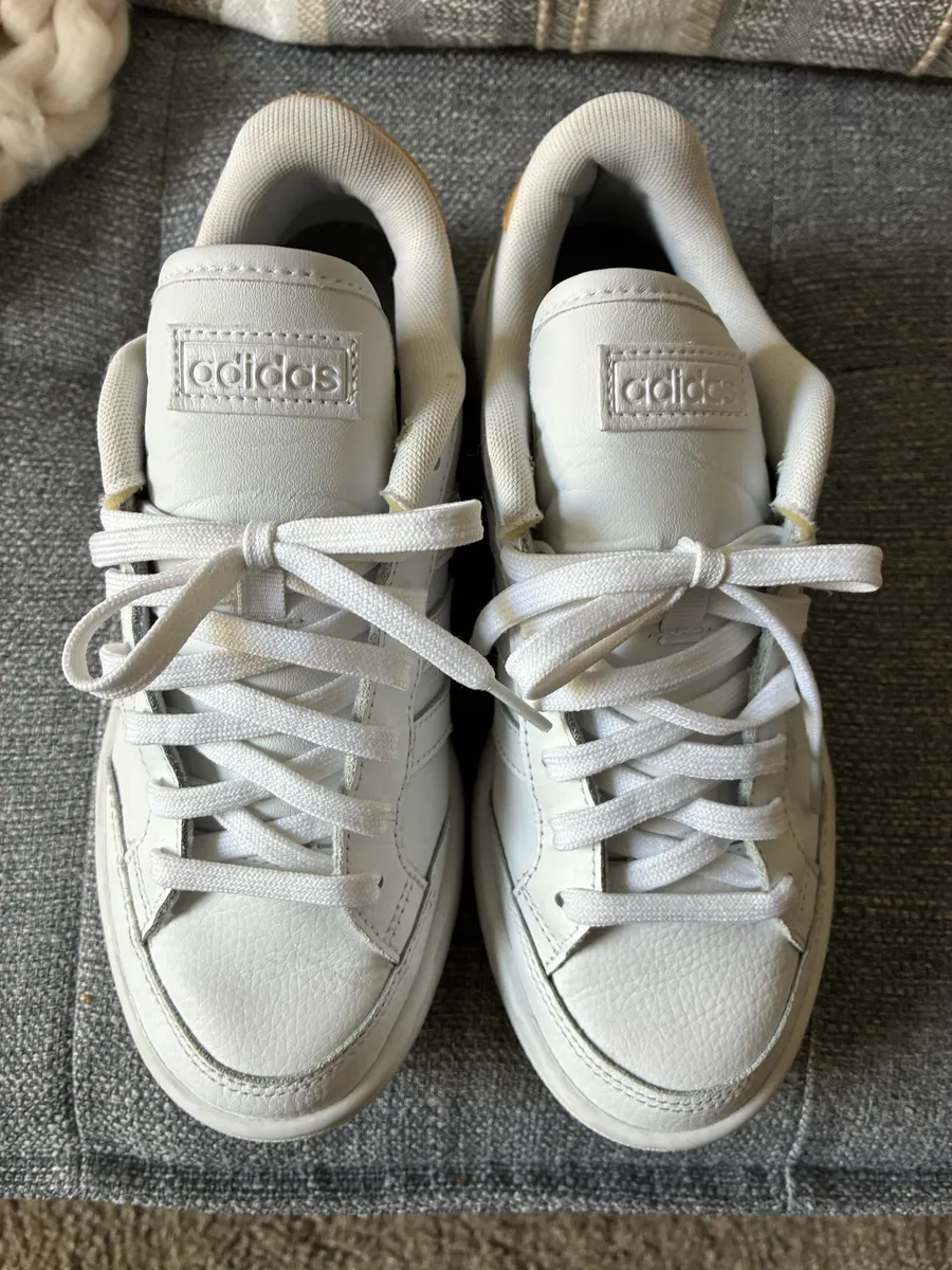 Adidas leather low top tennis shoes