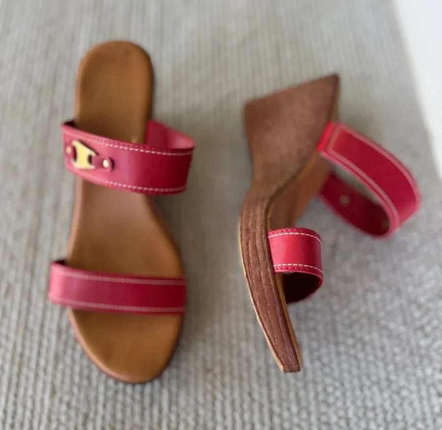 Italian Shoemakers Red Fabric Double-Strap Wedge Sandal with Gold Detail Sz 8.5