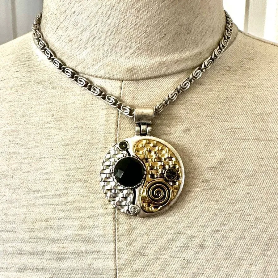 Silver tone and gold green pendant necklace Silver