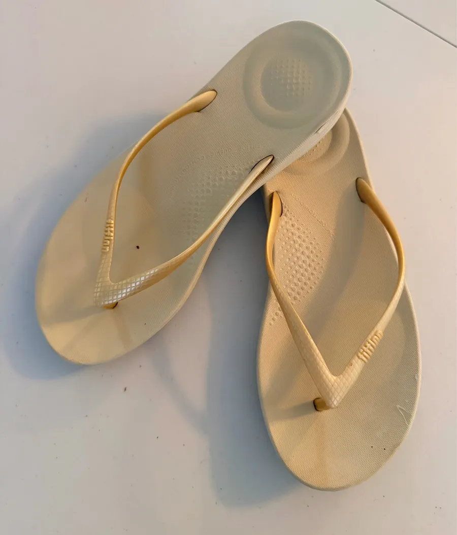 FitFlop | Iqushion Ergonomic Flip-Flops Sandals