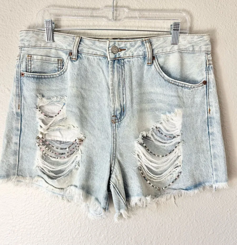S.O.N.G Light Wash Denim Jean Beaded Shorts Size 32 Blue