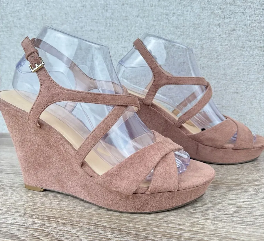 Marc Fisher Platform Wedge Sandals 4.25' Heel — Size 9M — Dusty Rose