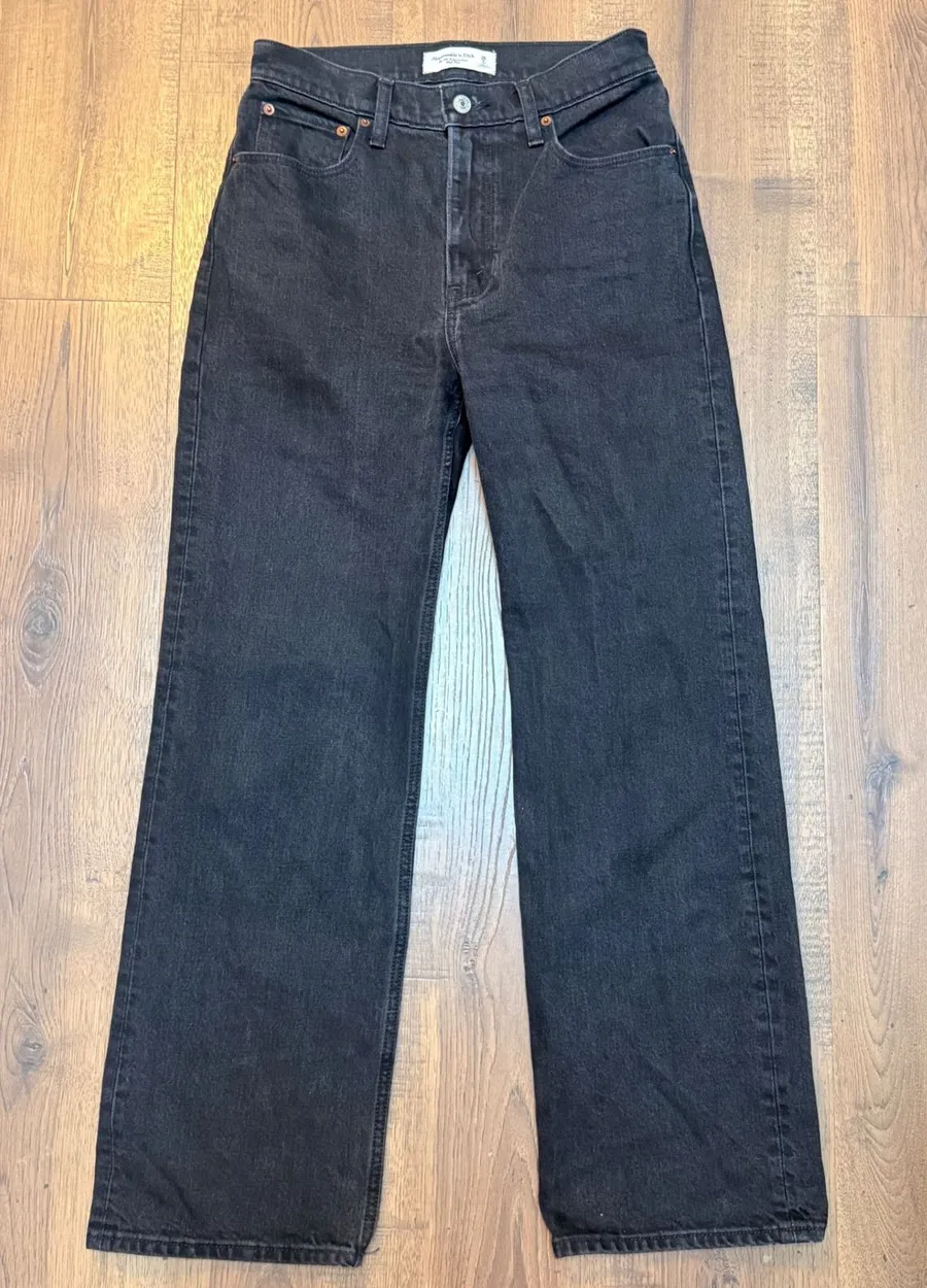 Abercrombie & Fitch The 90s Relaxed Jean High Rise Washed Black 26/2S