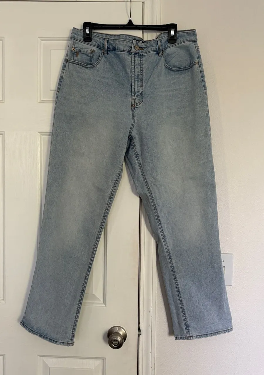 Frye Light Wash Relaxed Women’s Jeans
