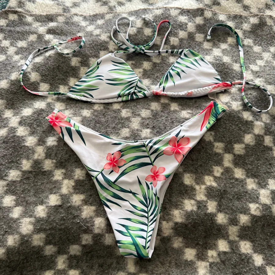 Cupshie Size Large Top Tropical Cheeky Bottom Spaghetti Bikini Top Vacation White Size M