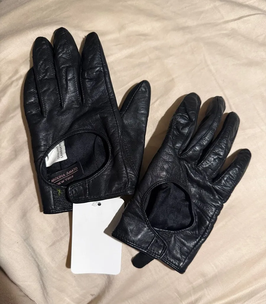 Carolina Amato Black Leather Gloves for Women