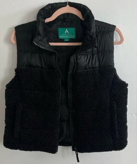 AEROPOSTALE Puffy/ Fuzzy Zippered Vest Size M
