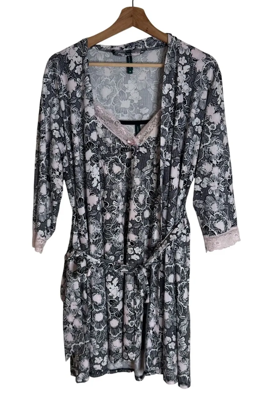 Laura Ashley Women's Pajamas Floral Lace Trim Robe and Chemise Set Size M