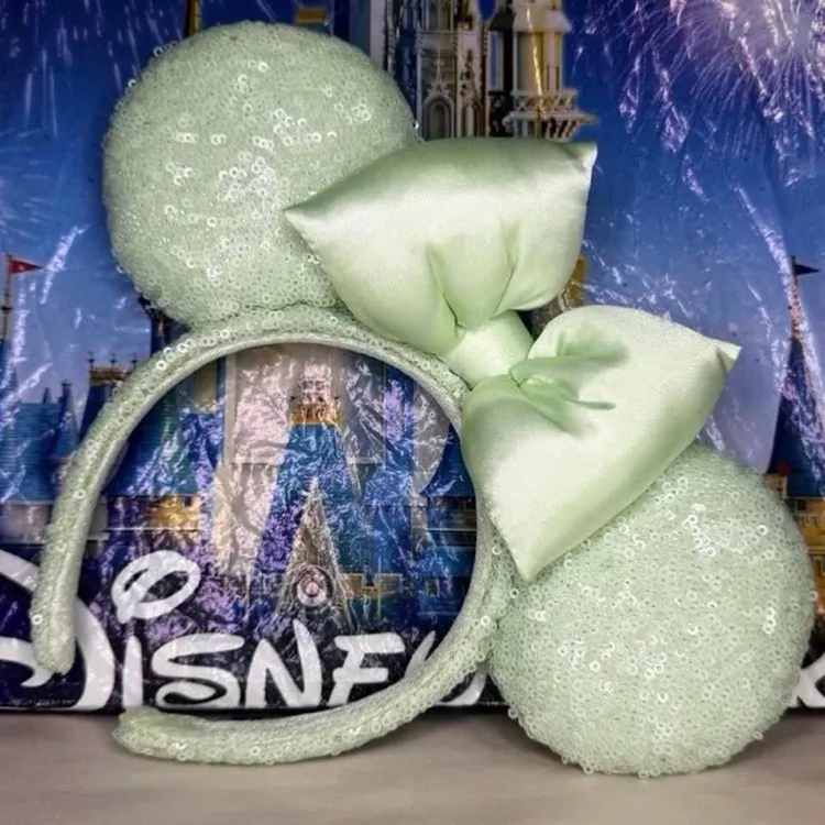 Disney parks rare HTF mint green Minnie mouse ears