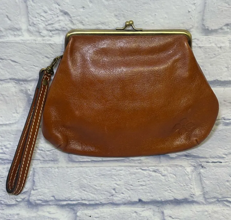 Patricia Nash Savena Kiss-Lock Leather Wristlet Suede Interior Detachable Strap