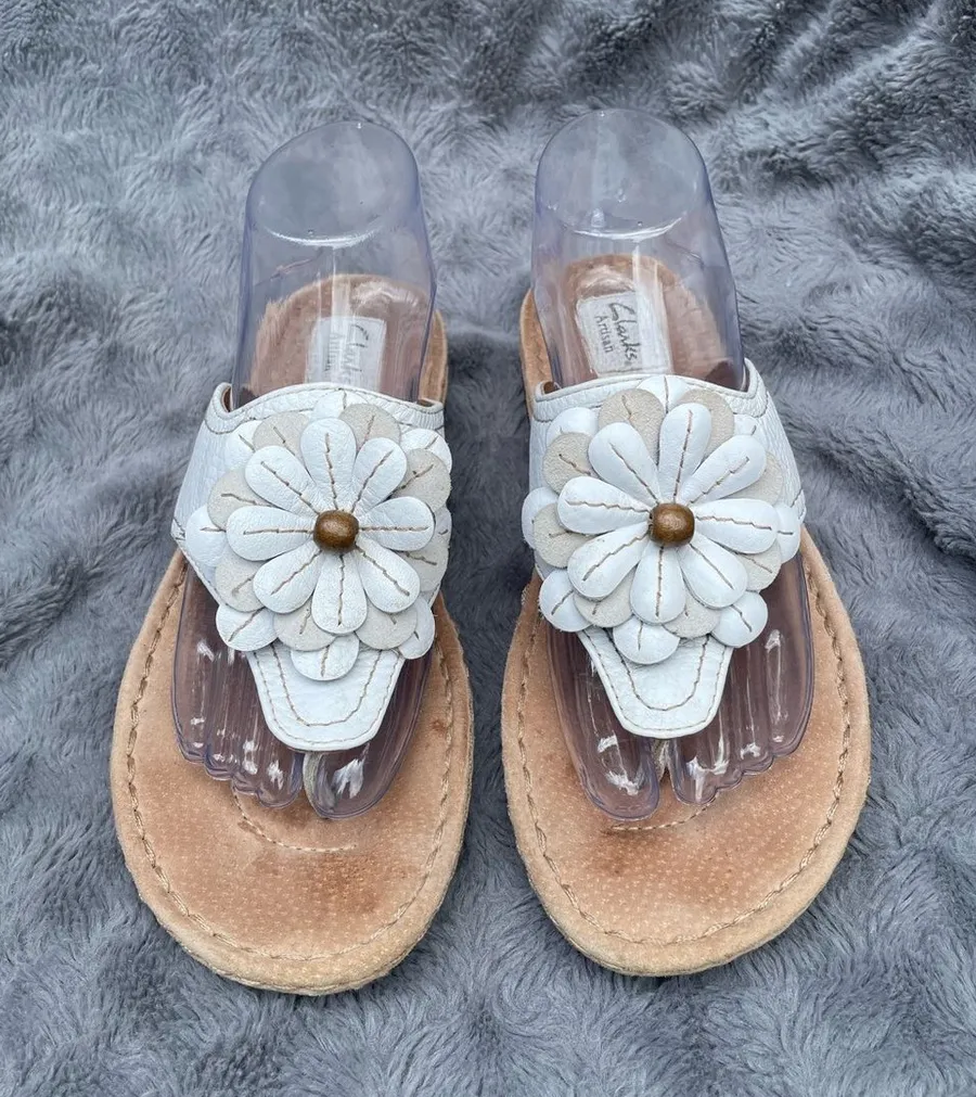 Coastal Floral Leather Thong Sandals Comfort Slip On Clarks Artisan White 9.5