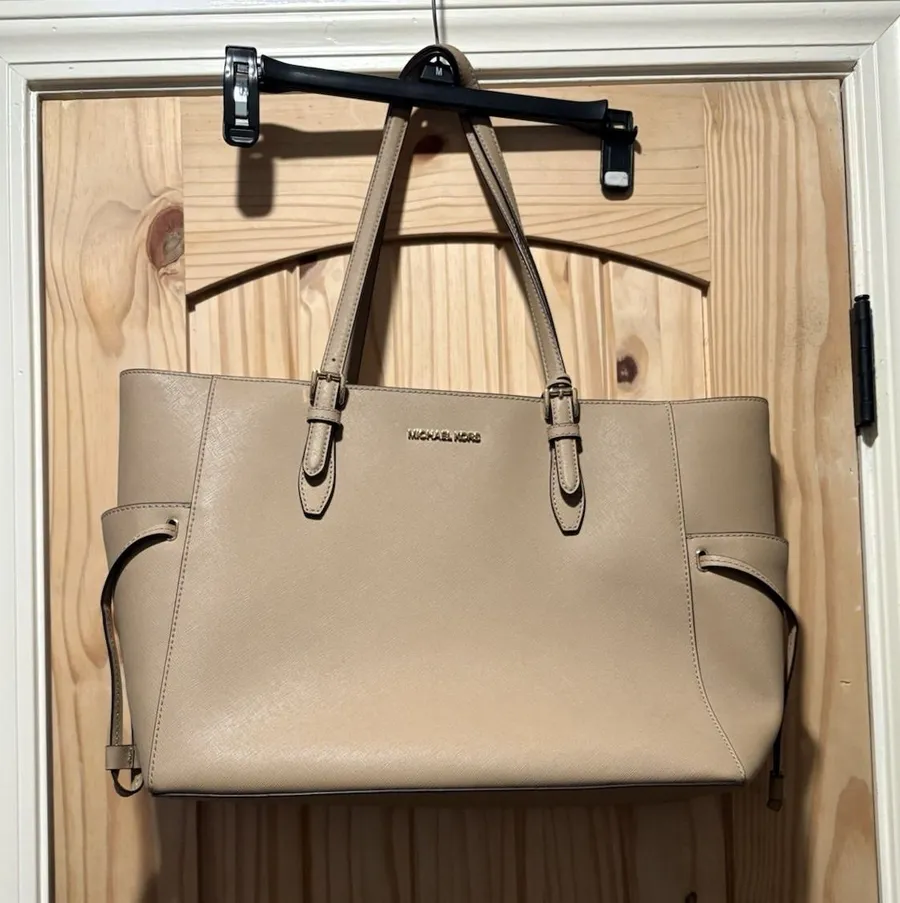 Michael Kors Voyager Tote Womens Large Beige Saffiano Leather Shoulder Bag