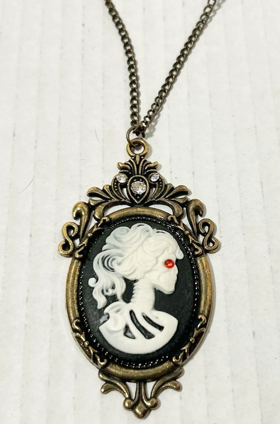 VICTORIAN STYLE SKELETON WOMAN / LADY CAMEO PENDANT NECKLACE