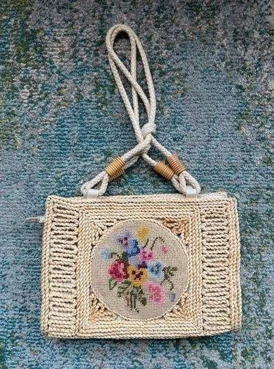 Vintage straw floral crochet tote purse Tan