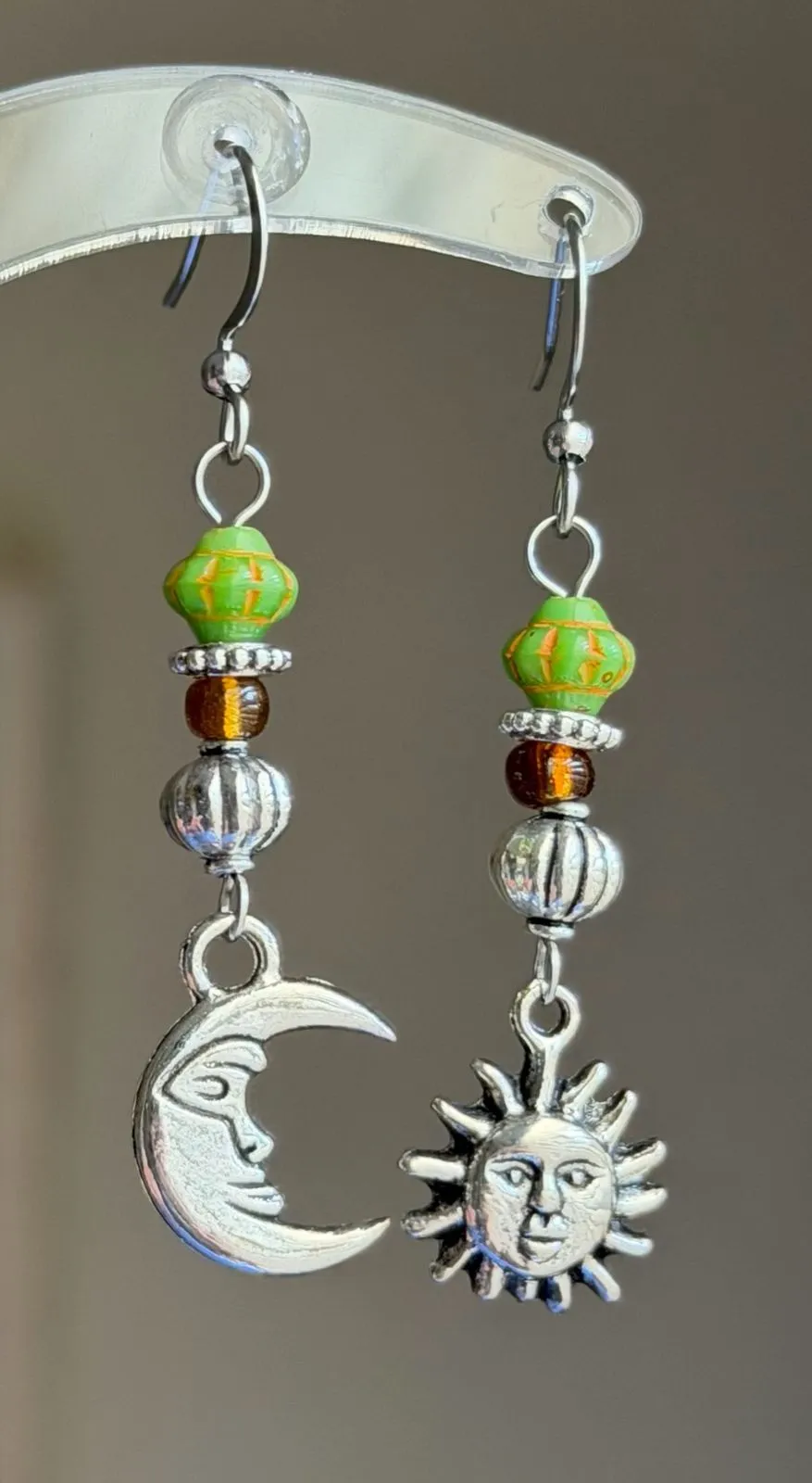 Handmade moon & sun vintage fairy whimsy dangle earrings☀️🌙