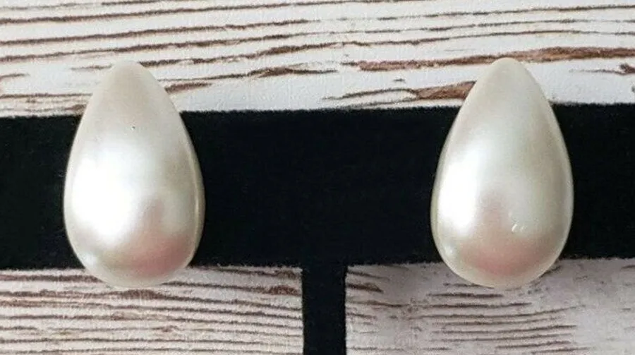 Vintage Screw On Earrings Cream Pearlescent Teardrop Shape