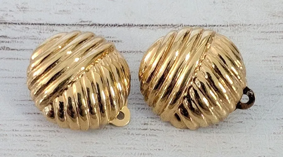 Vintage Clip On Earrings Gold Tone With Line Design 5/8"