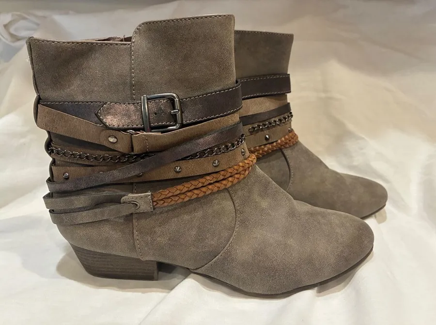 JellyPop Rockette Womens Boho Ankle Gray/Tan Multi Strap Buckle Booties Sz 8.5