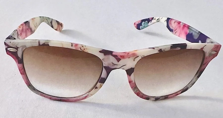 Floral plastic wayfarers with gradient brown lenses women’s Pink