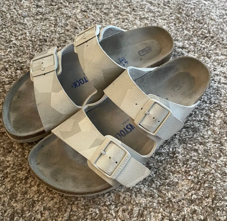 Birkenstock Arizona 2 strap sandals in white grey size 41