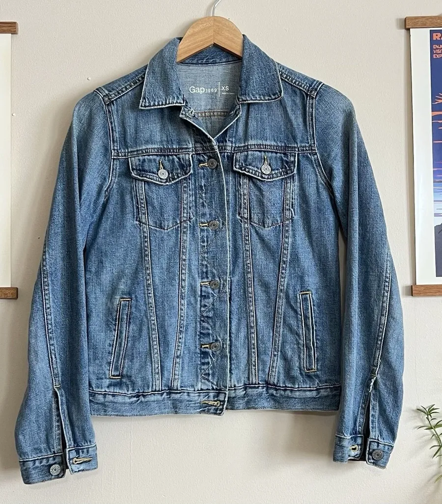 Gap 1969 Womens XS Medium Wash Blue Denim Trucker Jacket RN54023