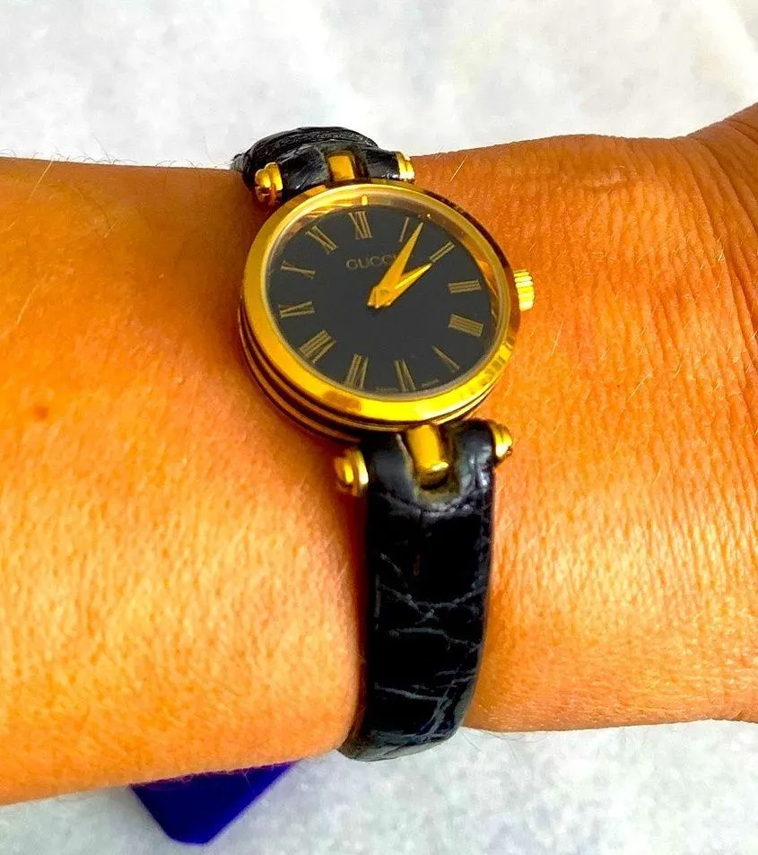 Ladies GUCCI cute SHELLY LINE watch ❤️🖤❤️