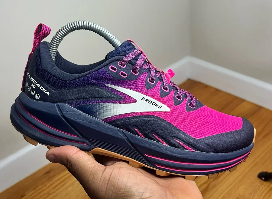 Brooks Cascadia 16 Pink Blue 1203631B425 Size 8W NO BOX
