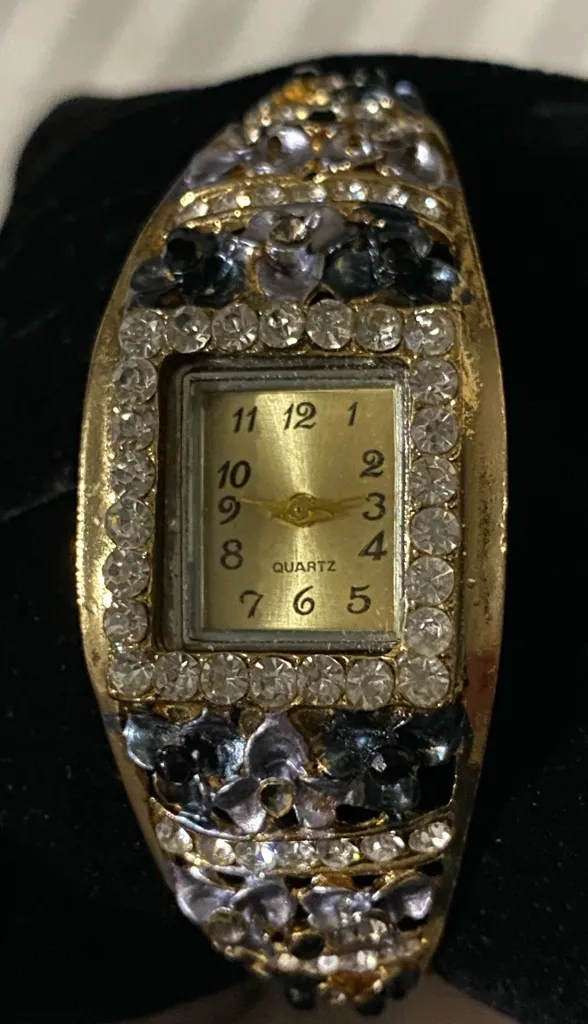 Vintage Elegant Gold and Black/Blue Women's Quartz Bracelet Watch