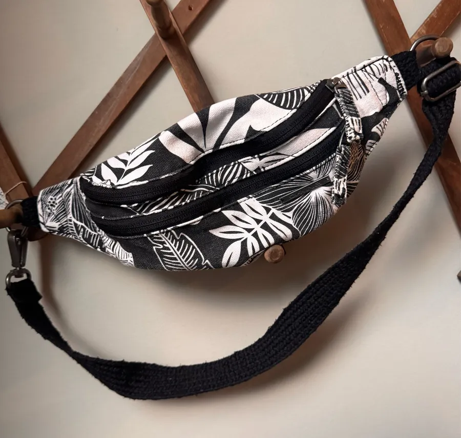 Dakine Gigi Hip Pack in Hibiscus Palm Canvas Belt Bag