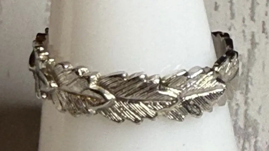 Vintage Avon Laurel Leaf Pattern Ring Silver Tone Band Sz 9 Fairy Woodland Boho